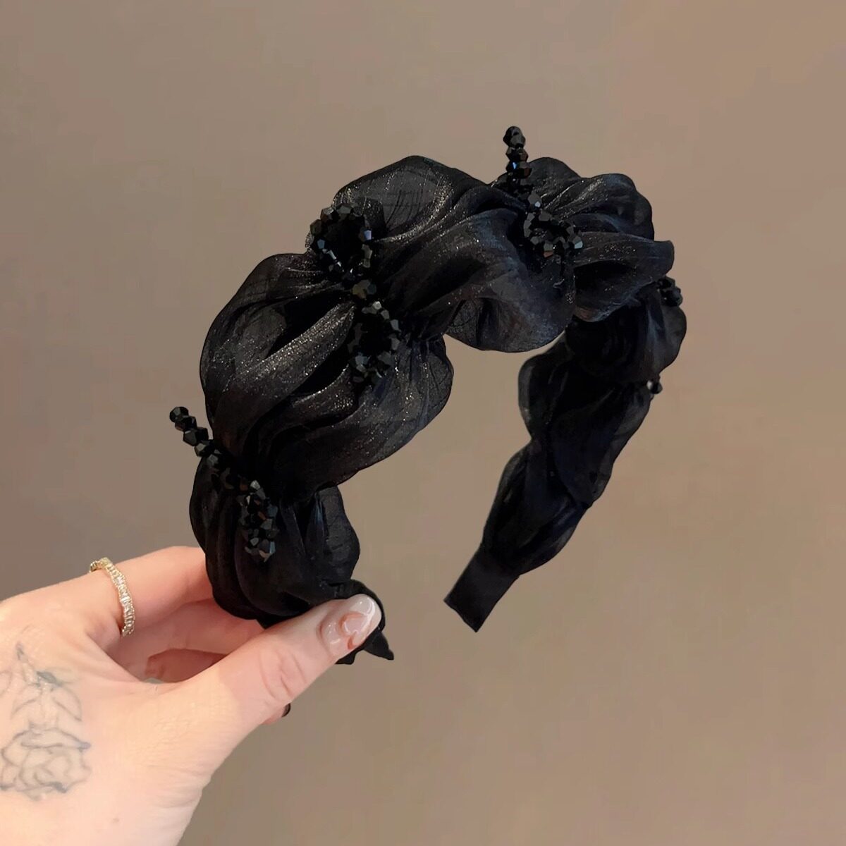 ヘアバンド｜黒・カチューシャ・高級感・プリーツ・クリスタル・ユニーク・ヘアクリップ|undefined