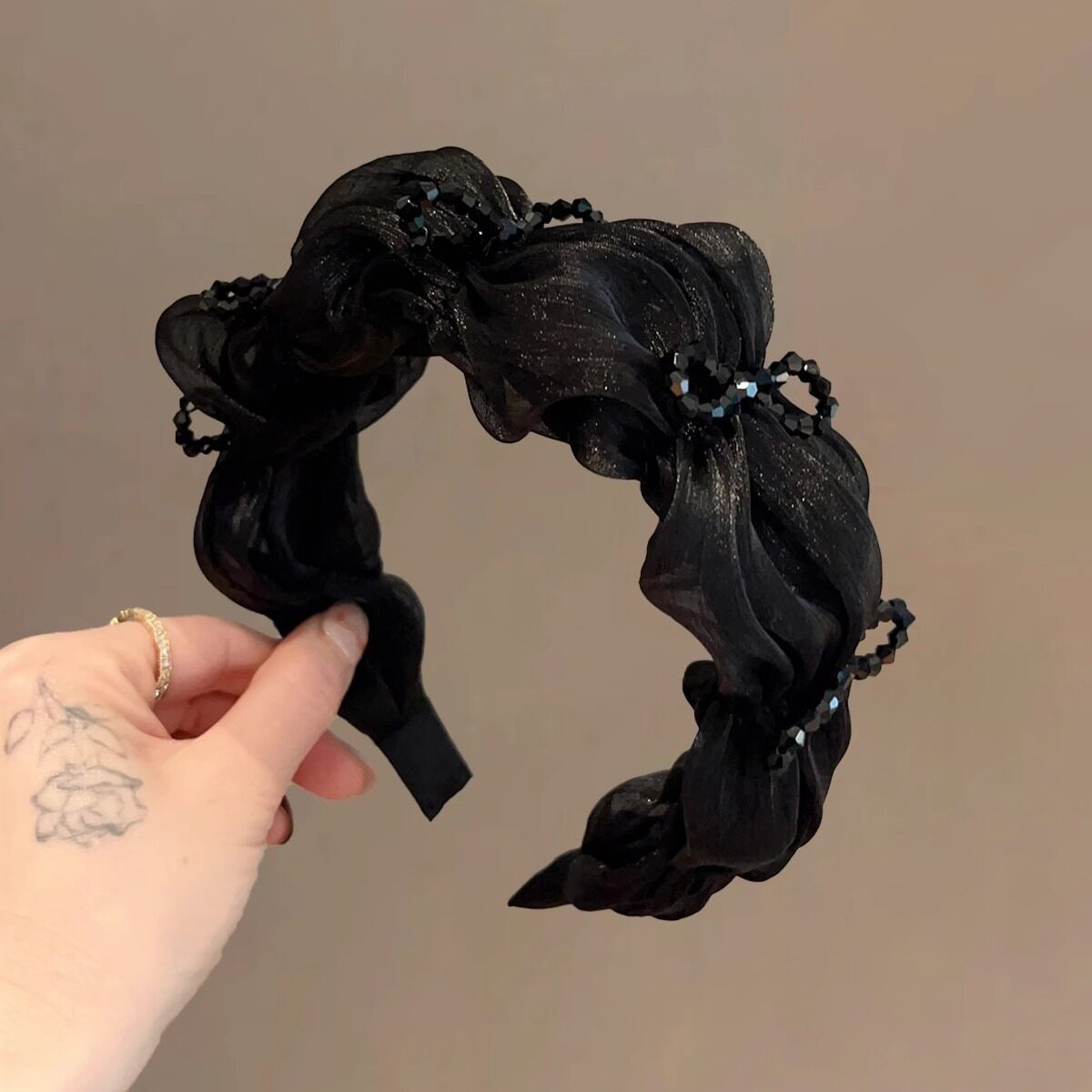 ヘアバンド｜黒・カチューシャ・高級感・プリーツ・クリスタル・ユニーク・ヘアクリップ|undefined