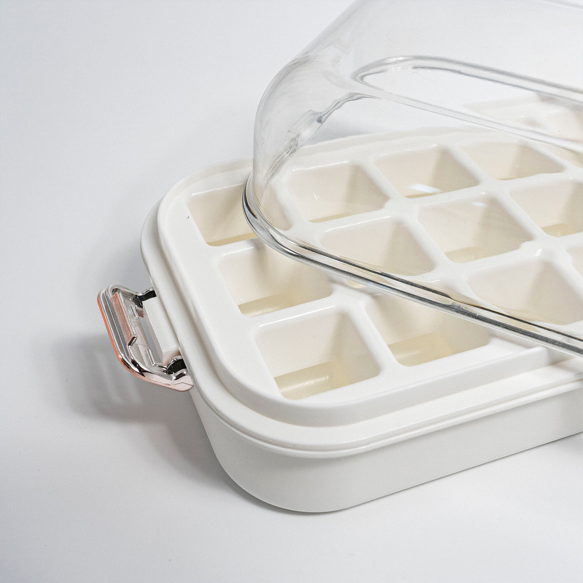 人気応援商品』製氷機｜押すだけで氷を取れる。収納性と使いやす