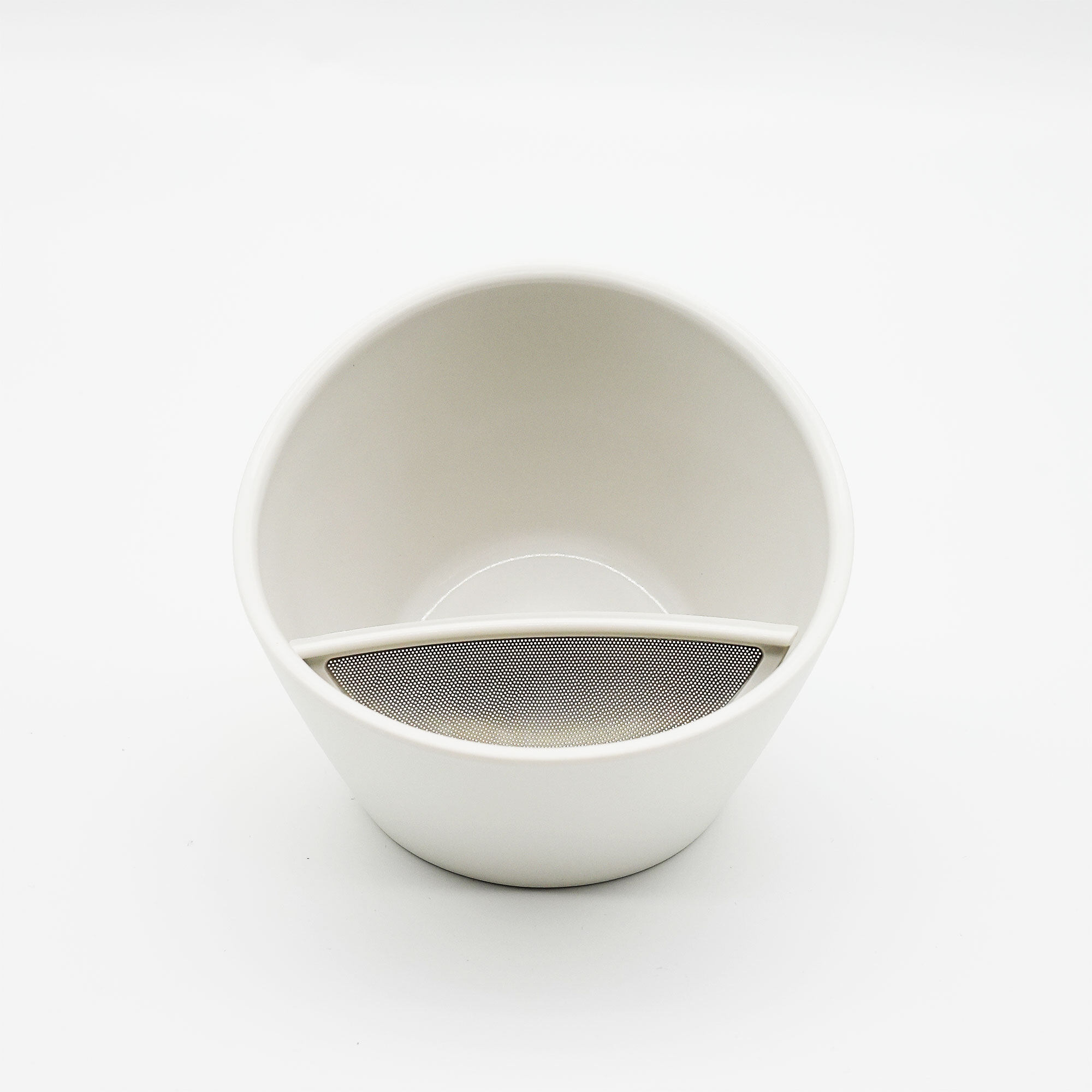 斜めティーカップ│お茶をより美味しく飲むためのクリエイティブなデザイン♪|undefined