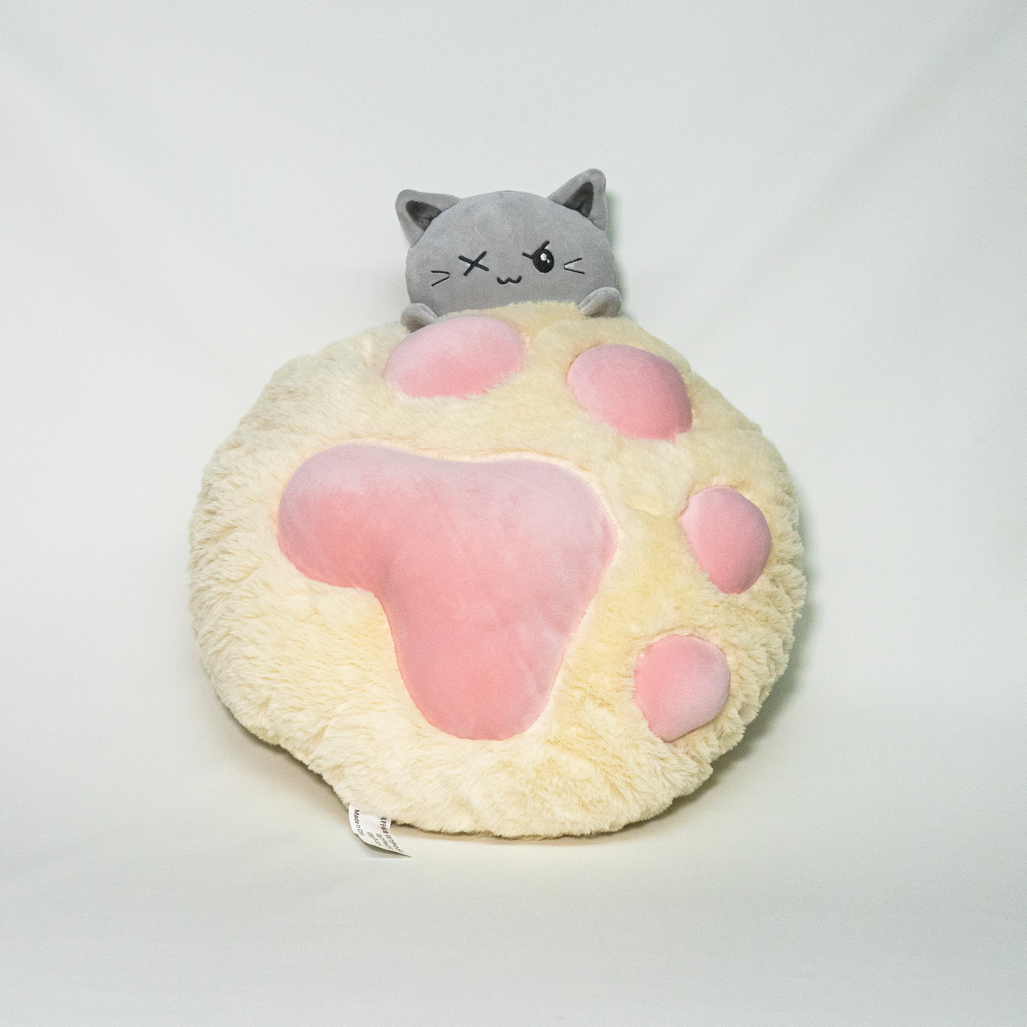 猫の肉球抱き枕│かわいいデザインでふわふわな肌触り！昼寝に最適♪|undefined