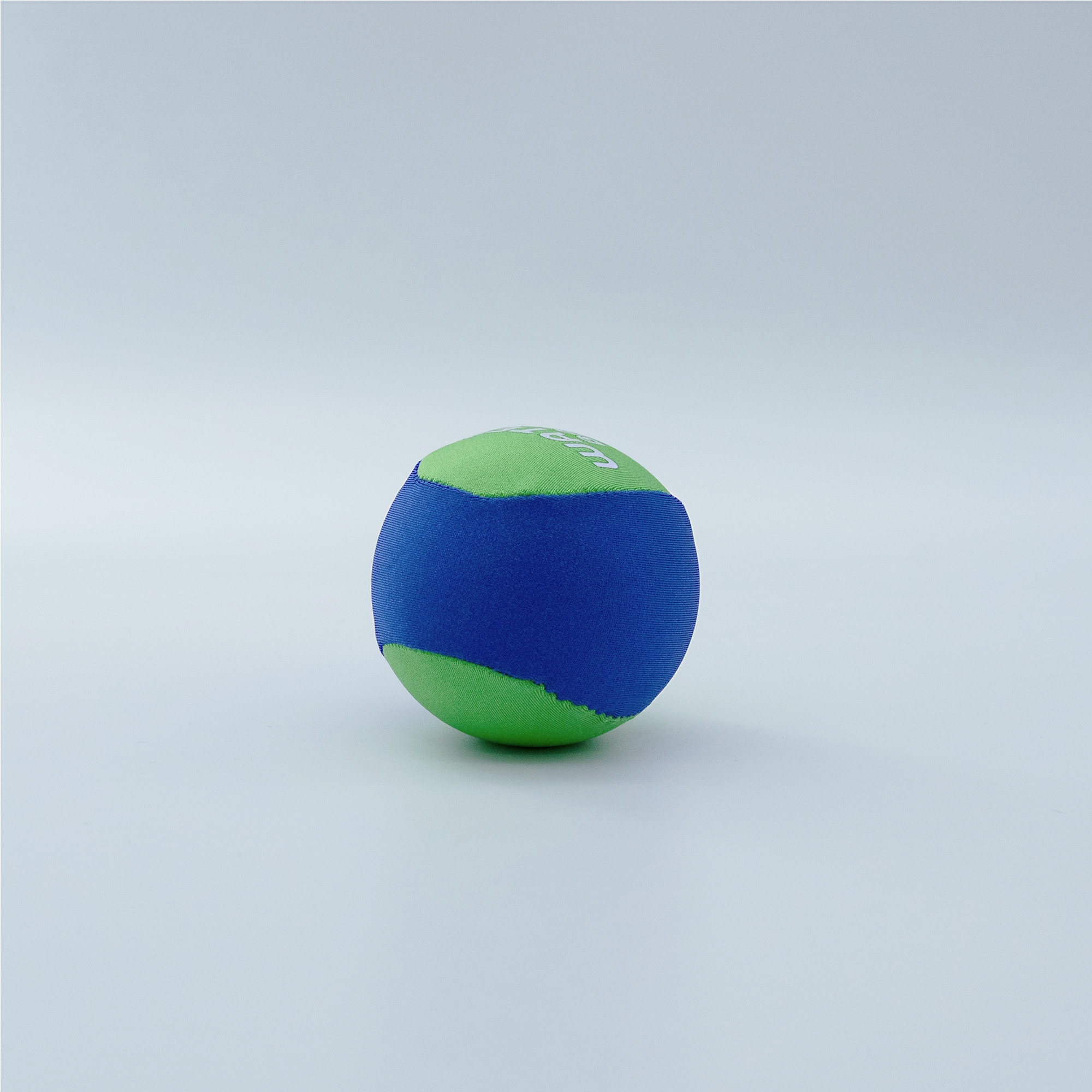 『人気応援商品』ウォーターバウンドボール｜環境にやさしい素材で作られ、ボール1つで大人も子供も夢中になって遊べる。|undefined