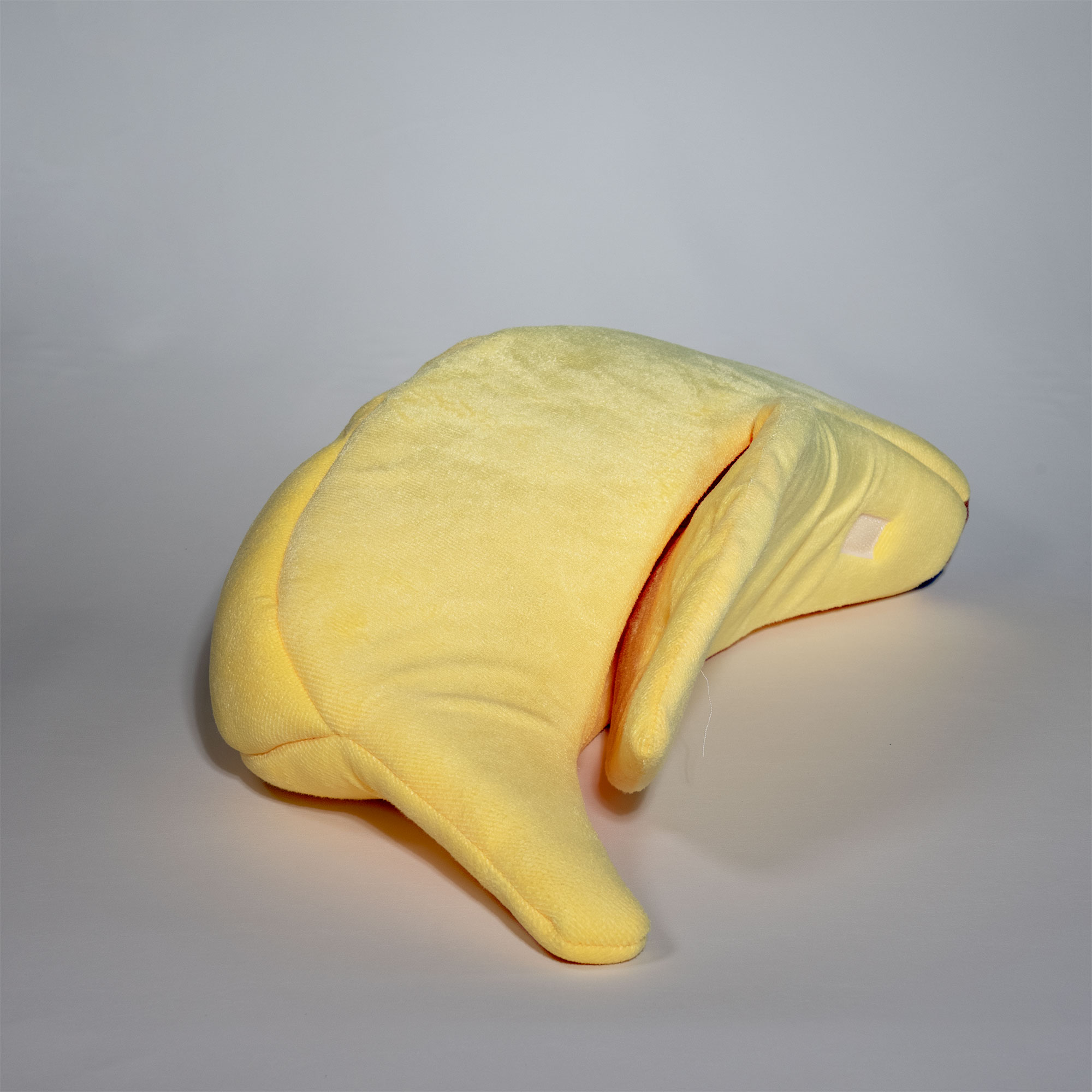 バナナ型ペット用ベッド｜出入りがしやすく、深く奥まで入って暖かく包まれることができます。丈夫で耐久性も優れているので、万が一ペットが噛んでも大丈夫です。|undefined