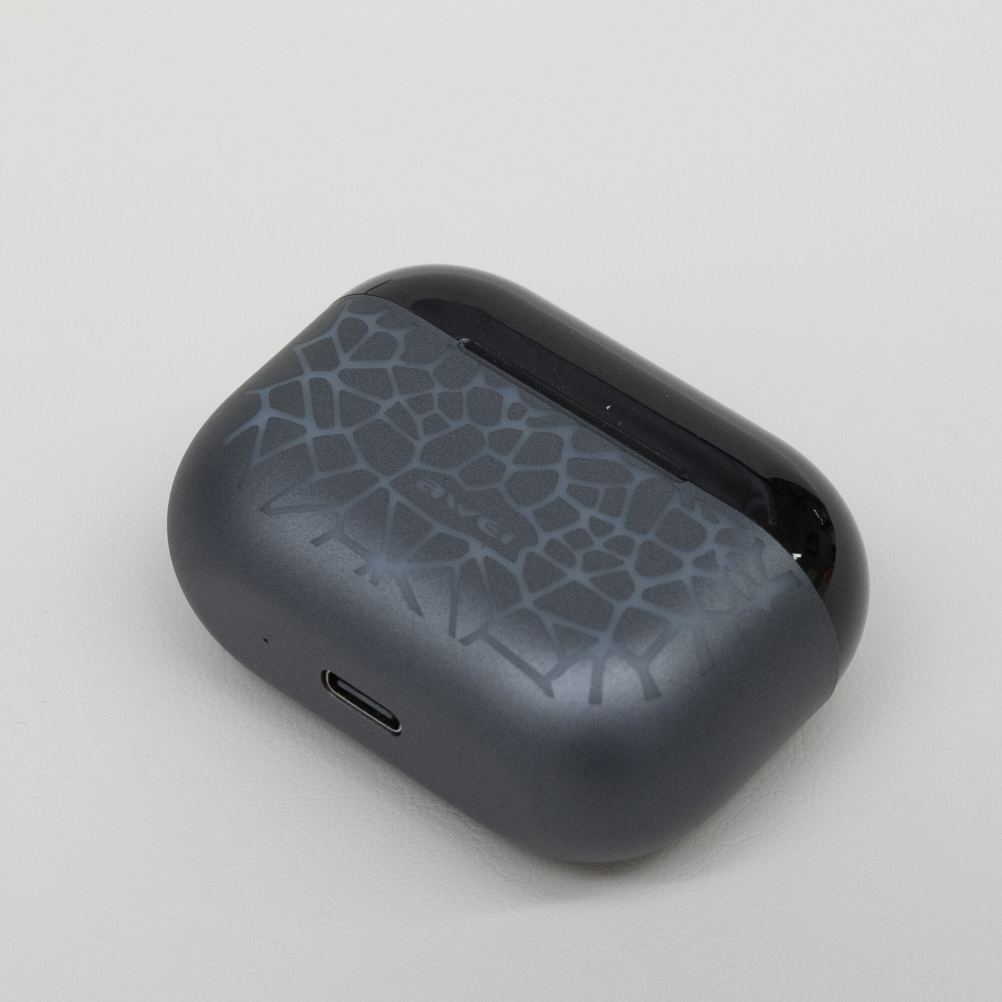 Bluetoothイヤホン│イヤーチップと優れたノイズキャンセリング効果が完璧に組み合わせ、騒音を打ち消す音波を作り出し、理想的な静音空間を実現します。業界先端Bluetooth5.1チープは左右のイヤホンがそれぞれに端末との通信を行う左右同時伝送方式で、ワイヤレスイヤホンの弱点である音切れや遅延を軽減します。|undefined