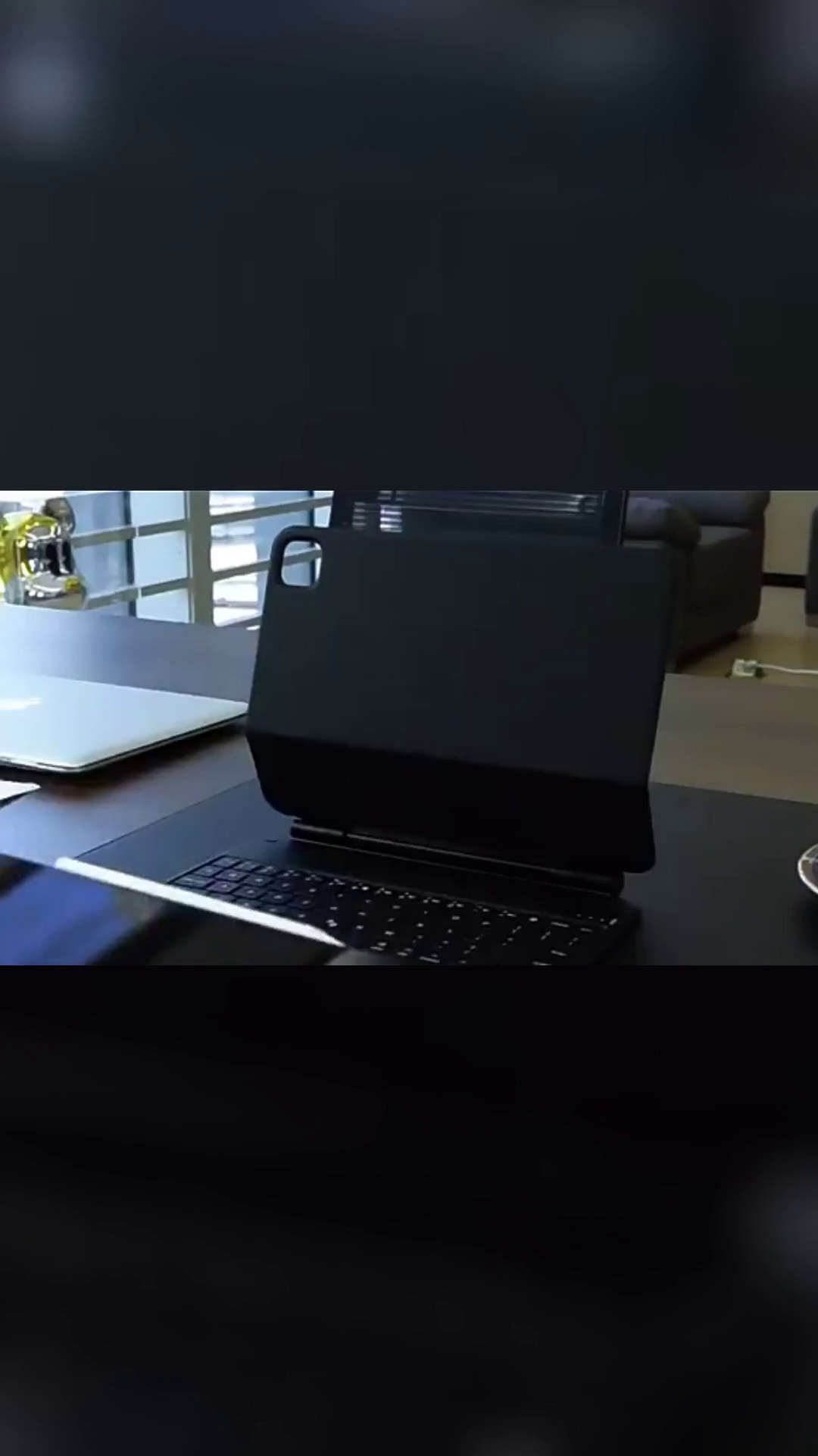 磁気吸着式 iPadキーボード｜iPadとキーボードは付属のマグネット