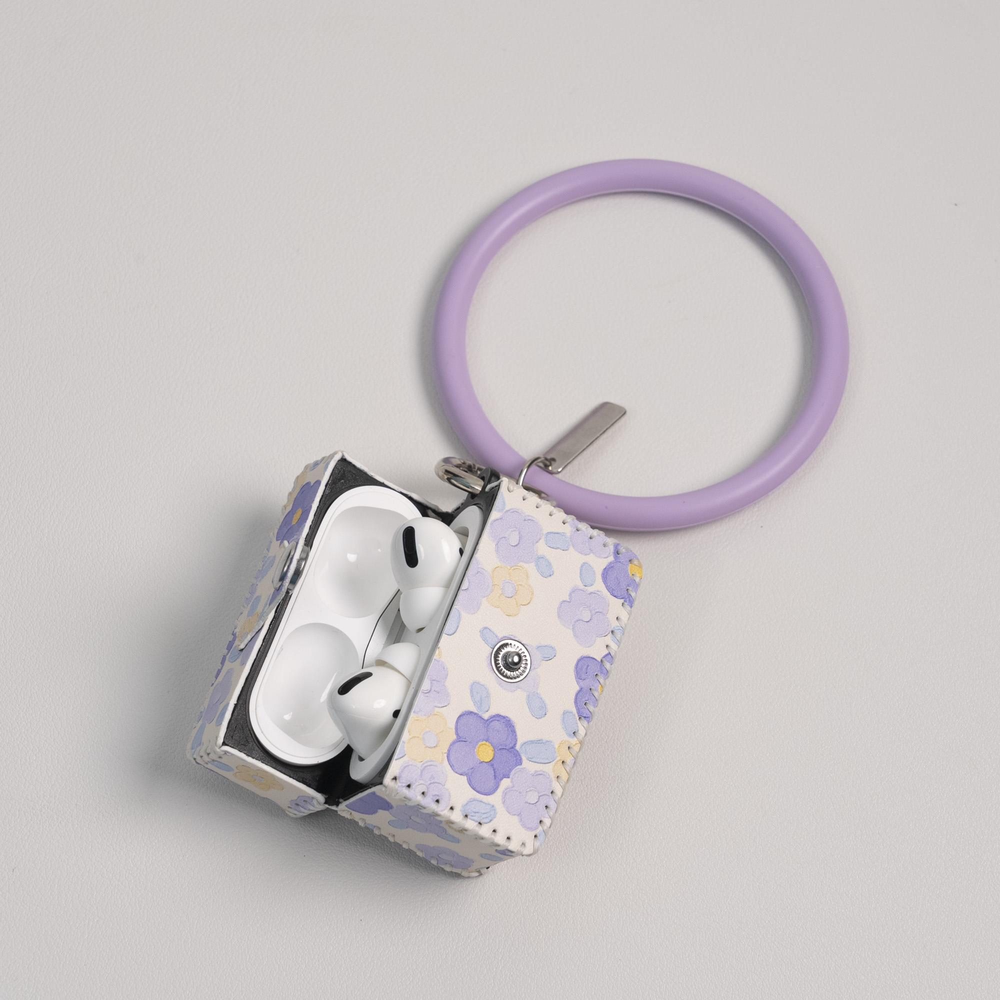 【美しいフラワーモチーフ】紫の花柄Airpodsケース|素朴ながらとても綺麗|undefined