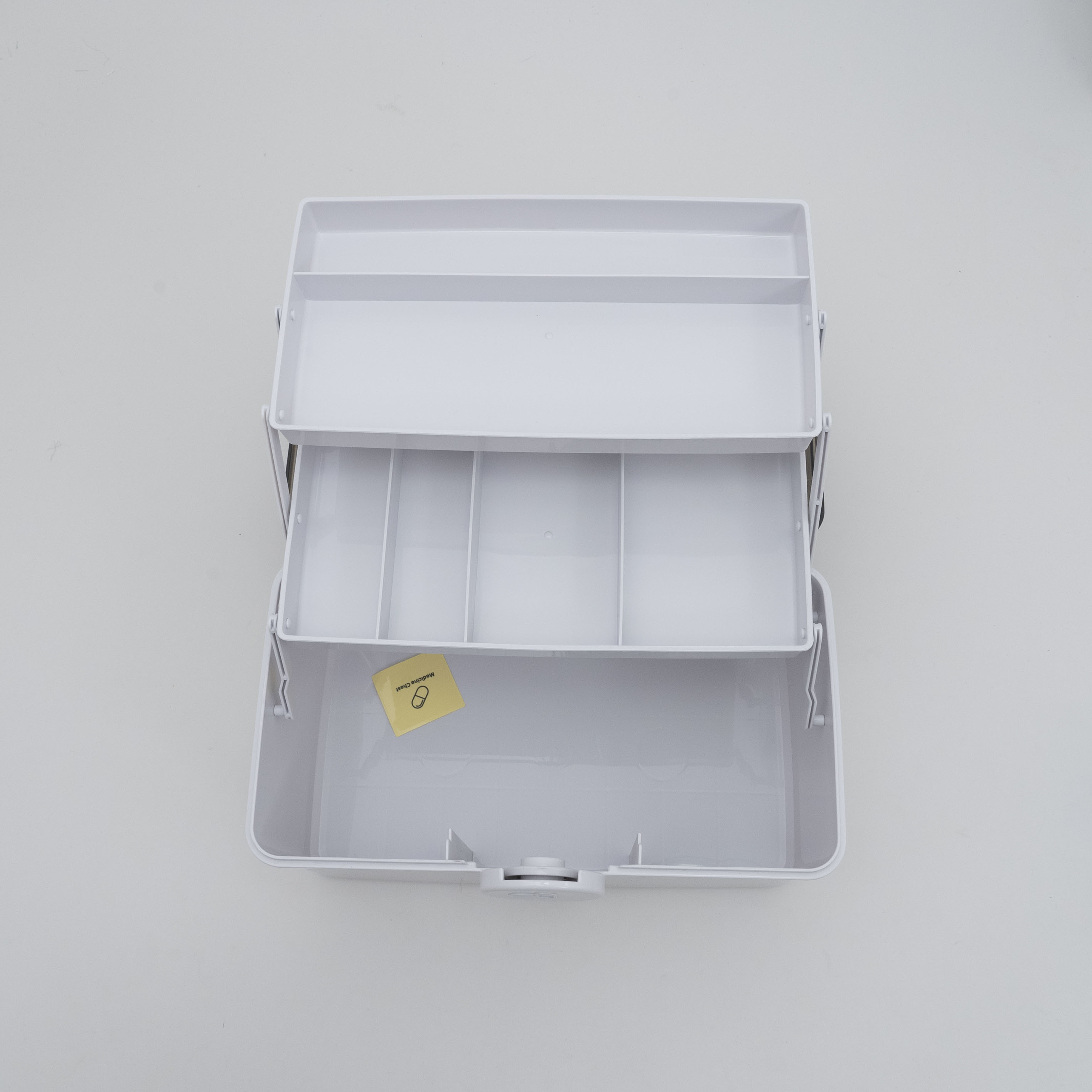 救急箱｜3段式の折り畳みボックスのため沢山の物を綺麗に収納することが可能です。|undefined