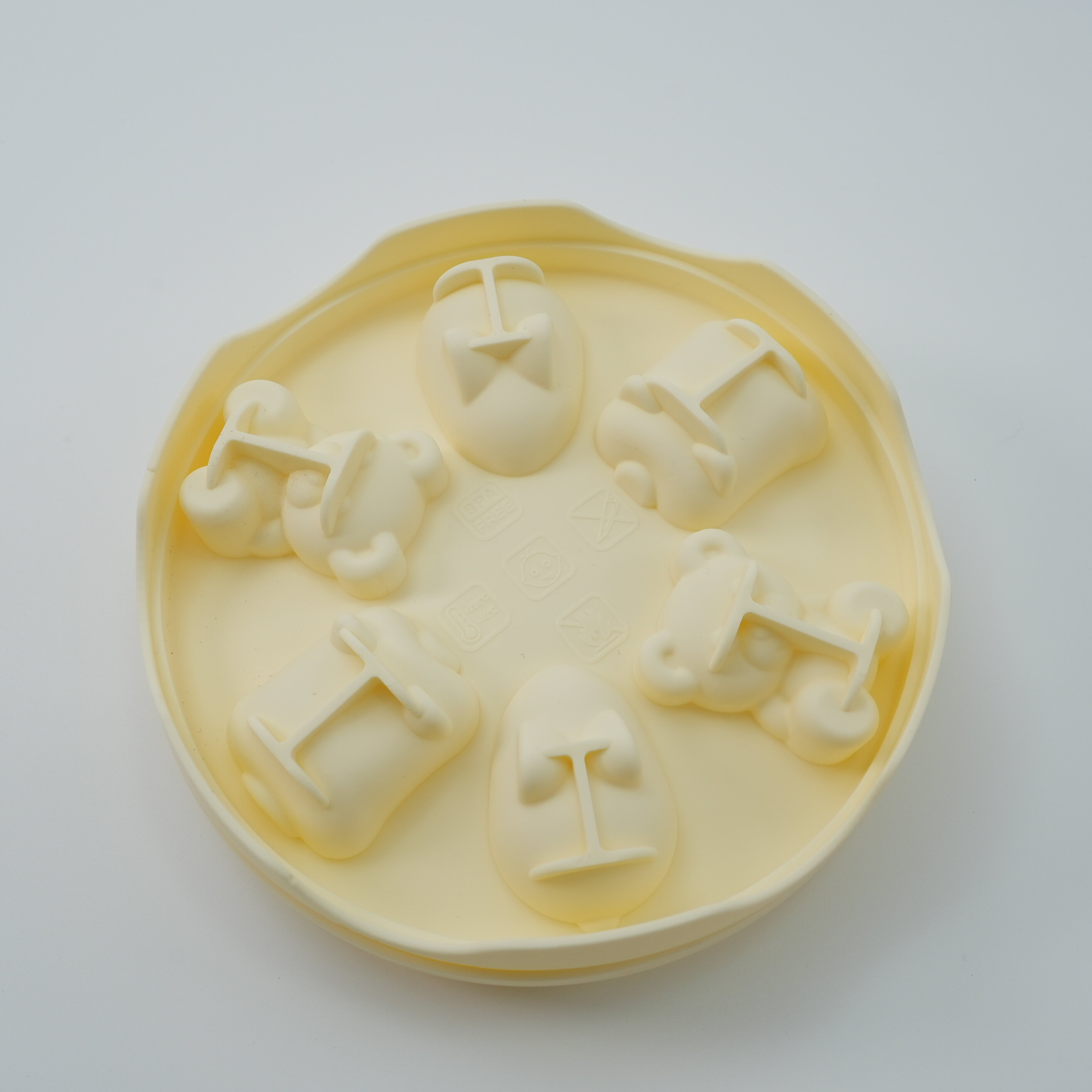 うさぎ製菓モールド│シリコントレイは焦げ付き防止です。生地がくっついてもくっつかないので、温水を使って簡単にお手入れできます。|undefined