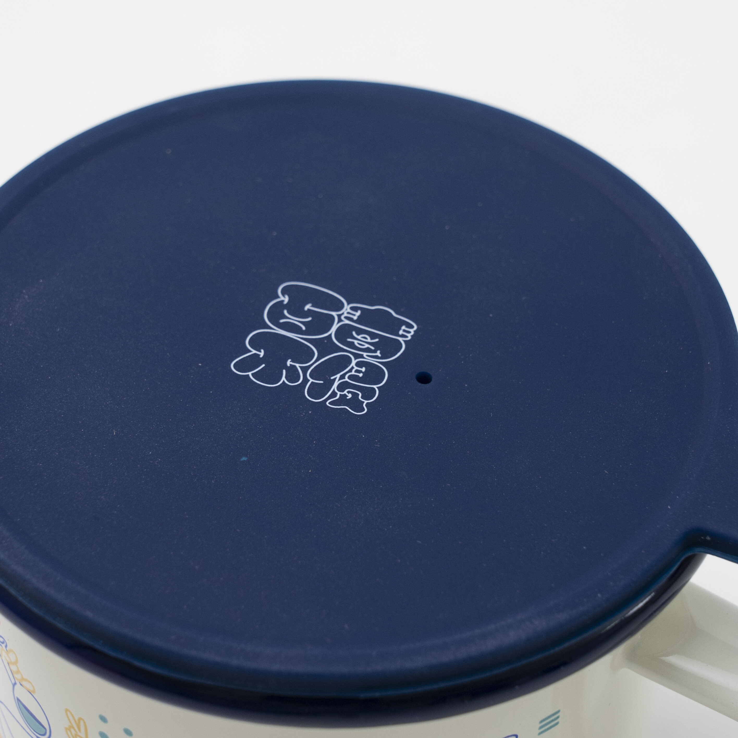 【樹可】蓋つきマグカップ（ブルー400ml）｜ 琺瑯製 神話の漫画イラスト入り|undefined