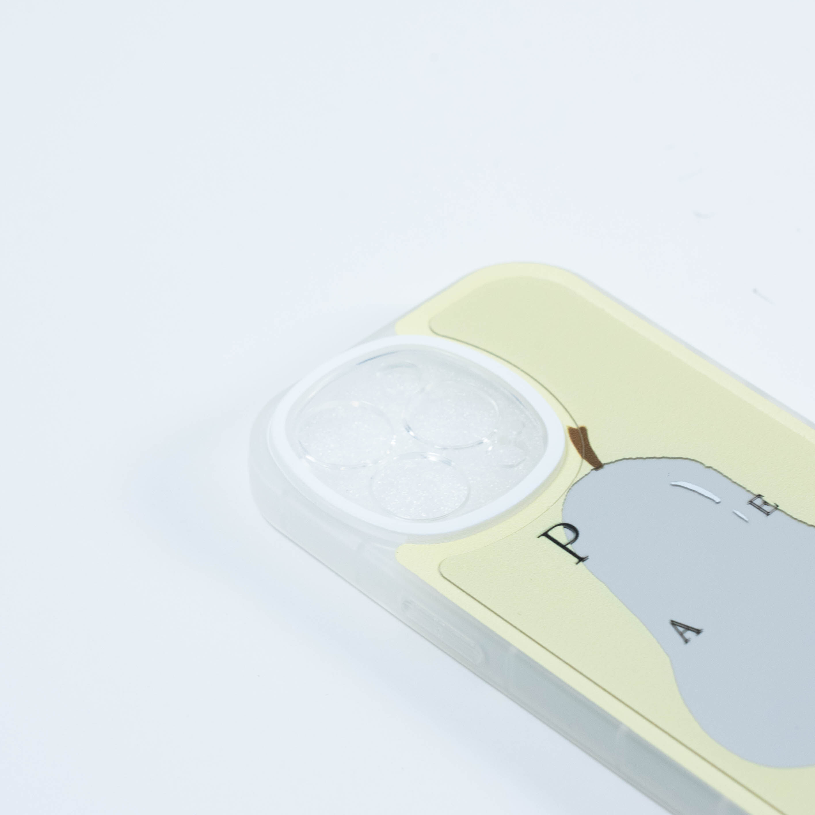 鏡面梨のスマホケース｜シンプルなメイクにスマホケースを使用できて、ファッション性と機能性を融合した|undefined