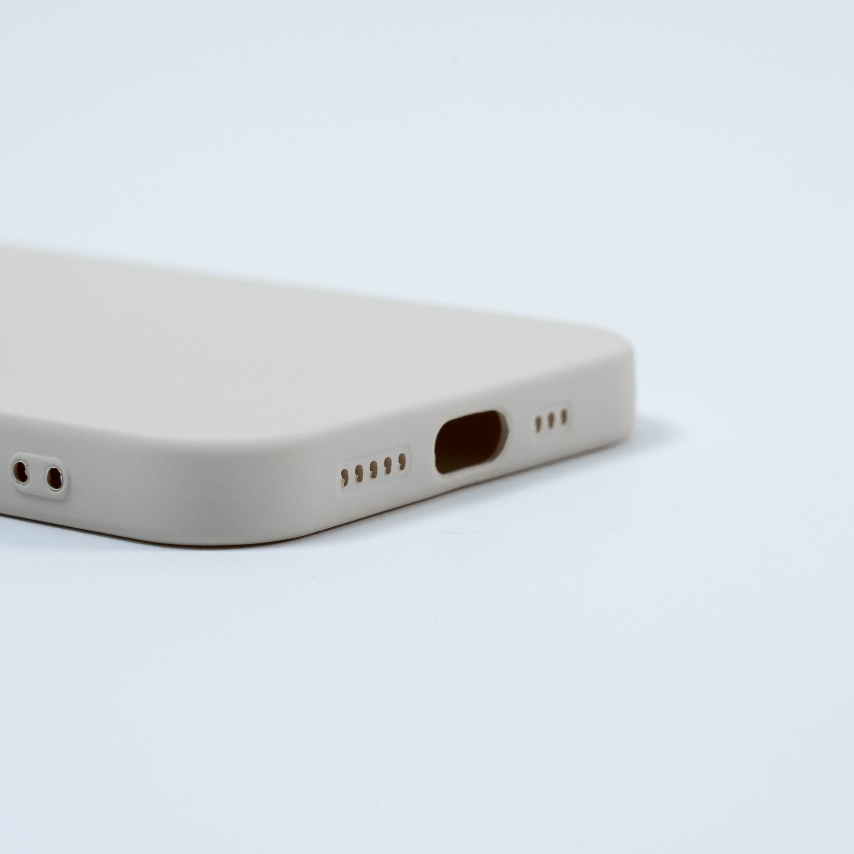 やさしい杏色のスマホケース｜オレンジ色のレンズフレームが高級|undefined