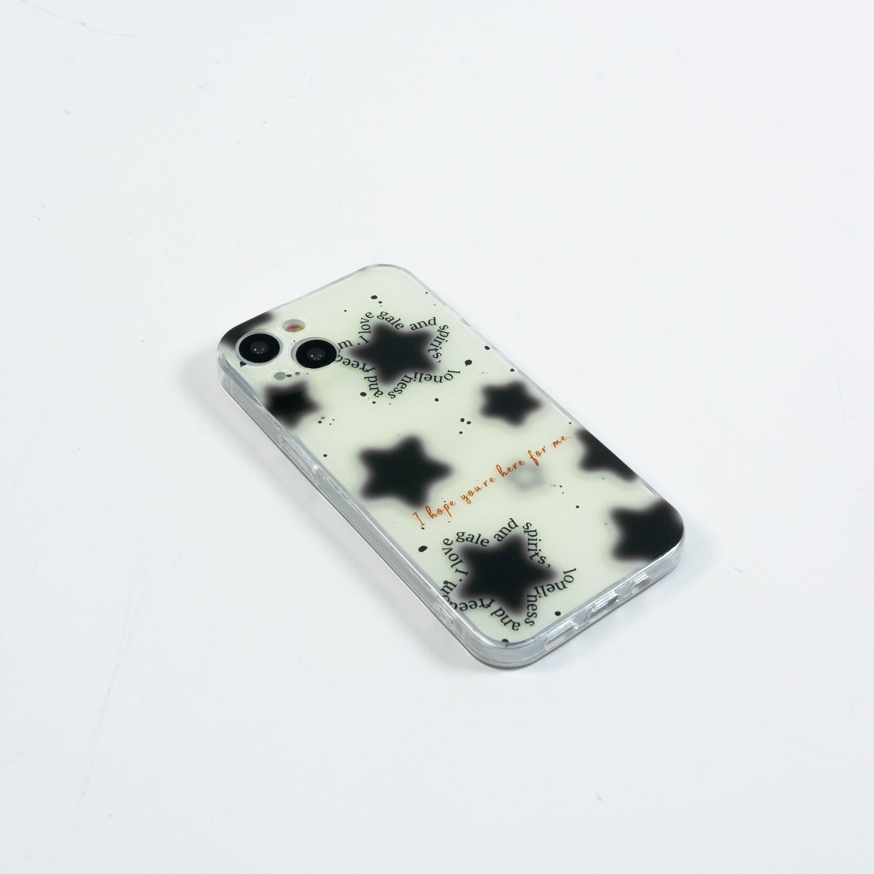 黒い星iPhoneケース｜英字が星を囲むデザインがユニークで上品|undefined