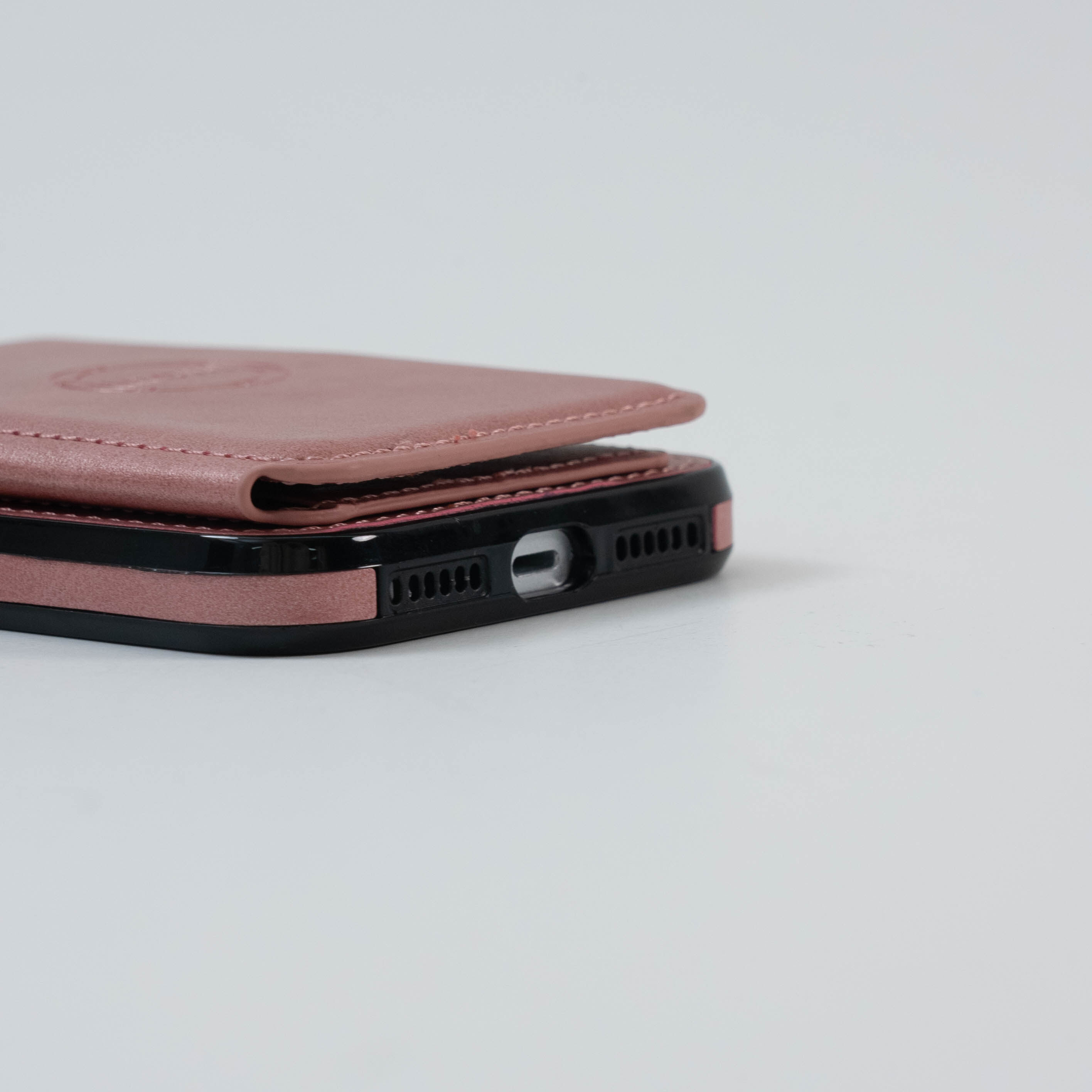 「多機能」レザー質感iPhoneケース｜折り畳み式カード入れが付き、スマホホルダーとして使用可能|undefined
