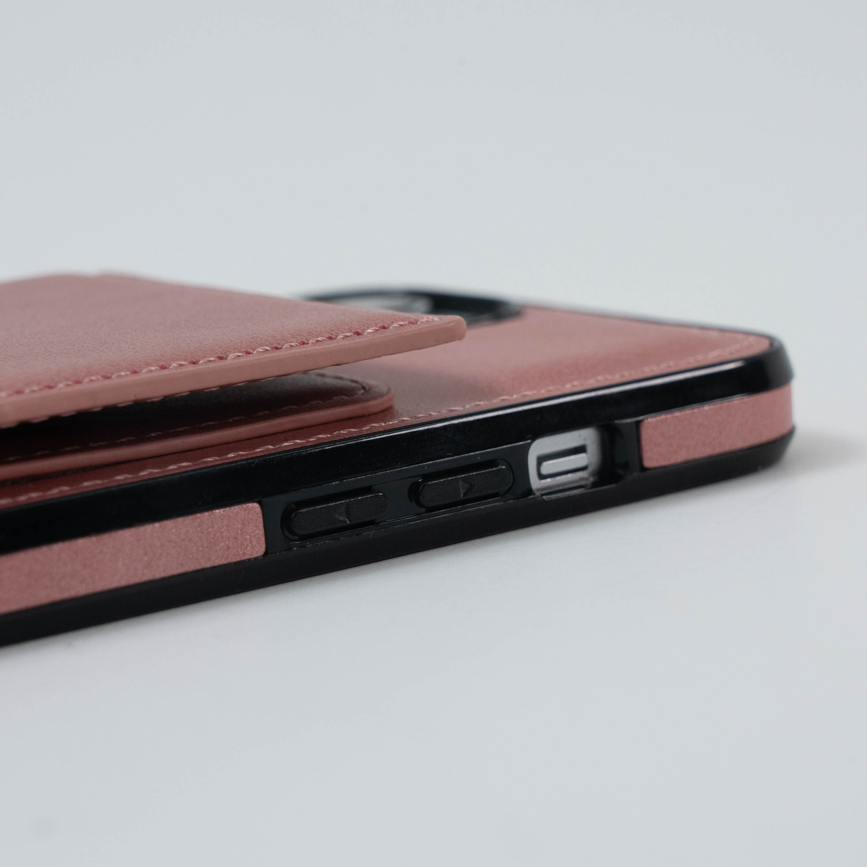 「多機能」レザー質感iPhoneケース｜折り畳み式カード入れが付き、スマホホルダーとして使用可能|undefined