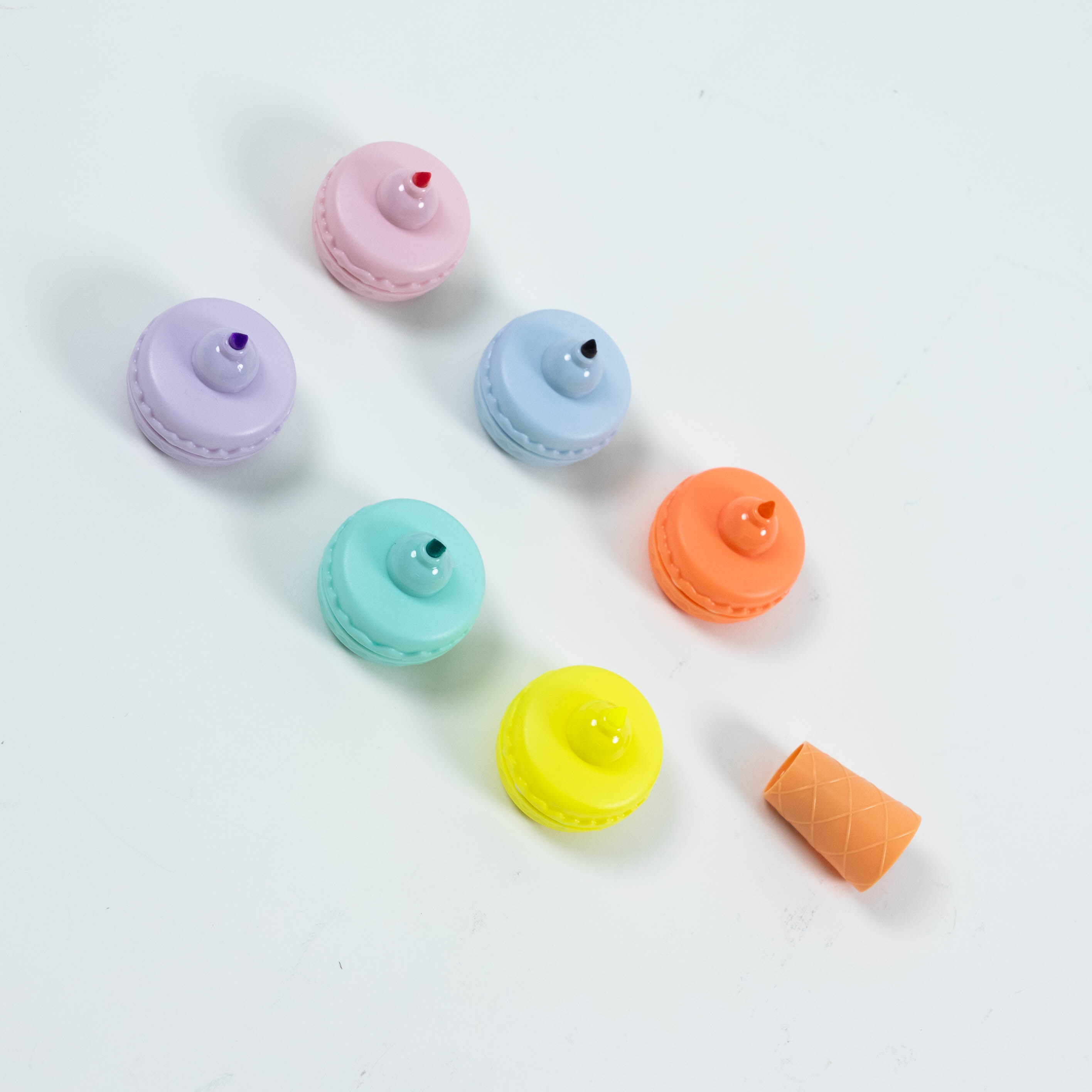 マカロン蛍光ペン｜ポップなカラーとオリジナリティあふれるボディがかわいい♪|undefined