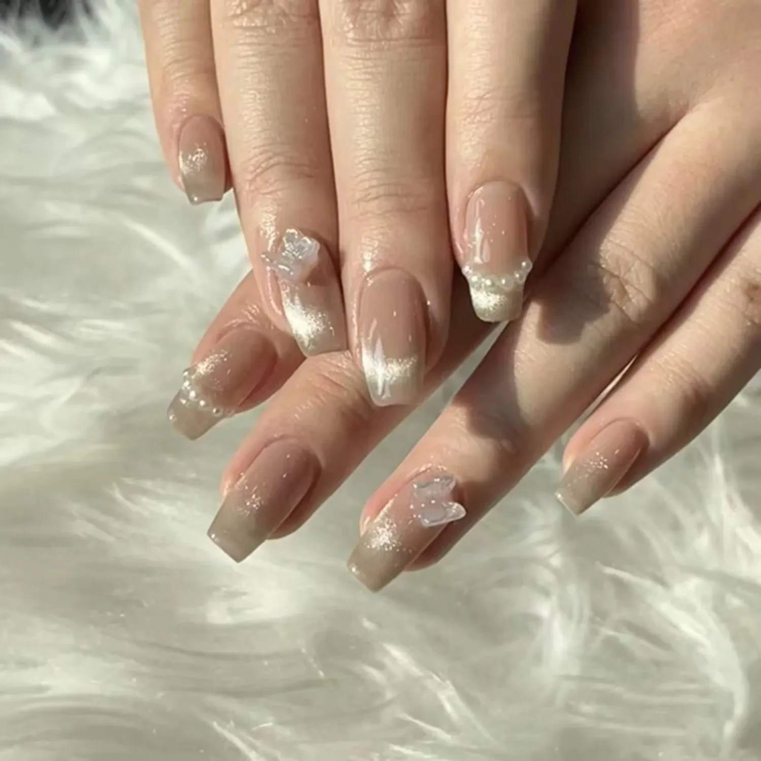 💅ネイルチップ｜蝶々チャーム付き 安全で快適なネイル塗装体験