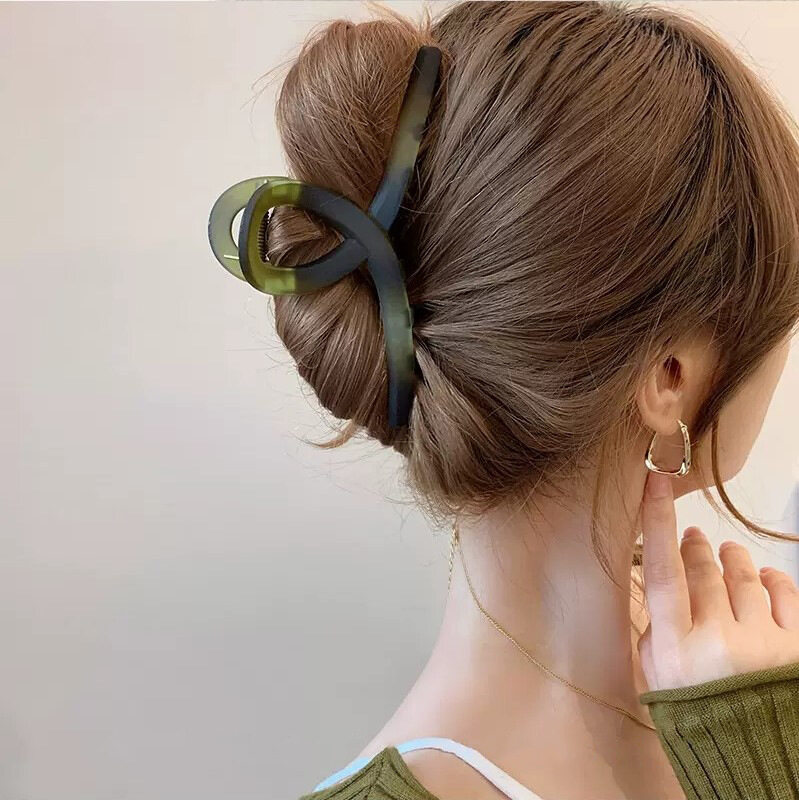 ヘアクリップ｜多くの人に愛され・どんな髪型にも合わせやすい・定番の人気商品です。|undefined