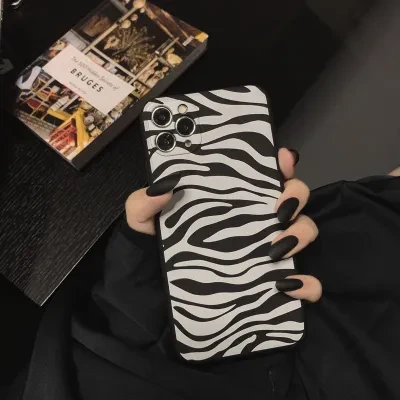ゼブラ柄 スマホケース丨「iPhone多機種対応」 おしゃれ 大人可愛い インスタ 人気 話題  ストラップホール付き 耐衝撃 