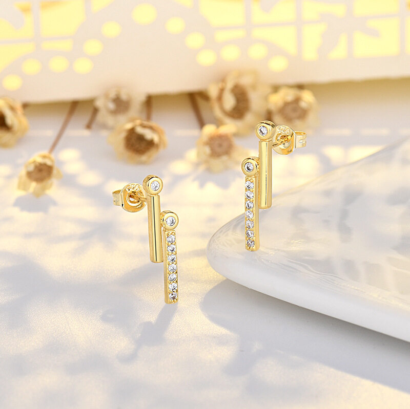 ダブルピアス❘ ジルコニア❘ シンプル 華奢 ❘ お祝い　ギフト　つけっぱなし|undefined
