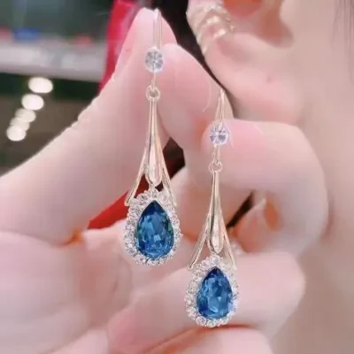 ピアス｜キラキラ・華奢・シンプル・エレガント・おしゃれ・髪飾り・アクセサリー・光沢・デザイン