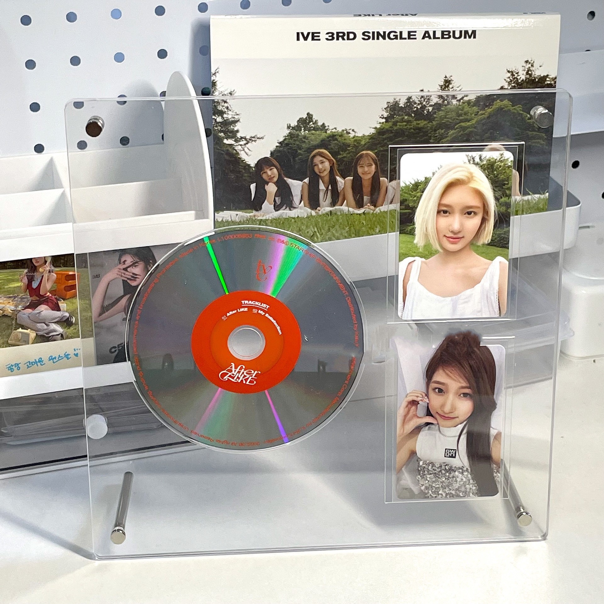 「アイドル応援」CD・カードアクスタ｜推し活・大好きなBTS/TWICE/IVEなど、CDやカードを卓上に展示するアクリルスタンド！お好きなだけアレンジできる！|undefined