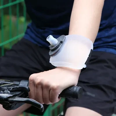 腕時計型水筒｜200ml・携帯式ボトル・軽量・中身が漏れにくい噛みバルブ・ランニング マラソン トレイル 登山 サイクリング アウトドア