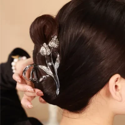 ヘアクリップ｜ヘアアクセサリー・おしゃれなデザイン・ファションと高級感が満載