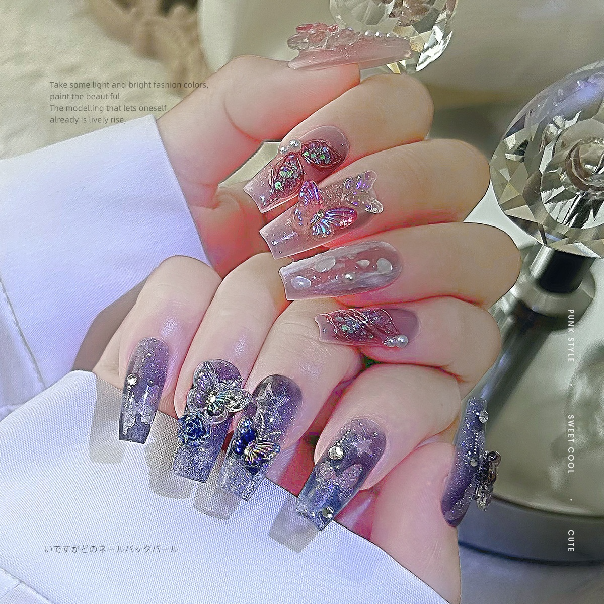 ネイルパーツ・蝶々｜3D立体・30個入・キラキラ・うるうる・大人っぽい