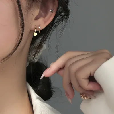 ピアス｜シルバー925・小さな円形プレート・レディース・おしゃれ・カワイイ・個性的・上品・耳飾り・アクセサリー・シンプル・韓国風
