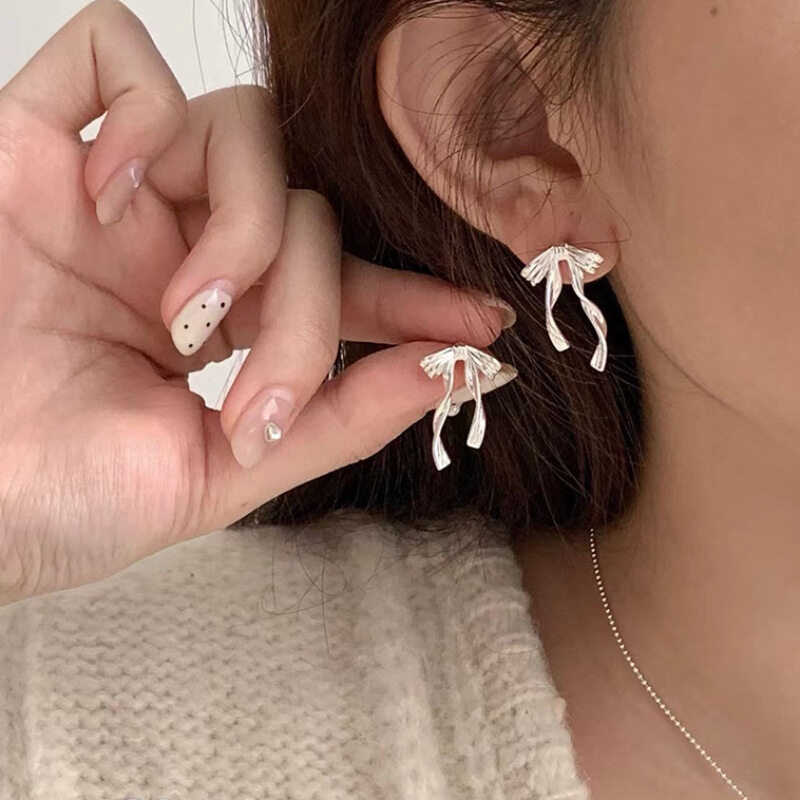 ピアス｜蝶結びピアス・韓国風・おしゃれ・個性的・上品・銀ピン・やさしい耳飾り|undefined