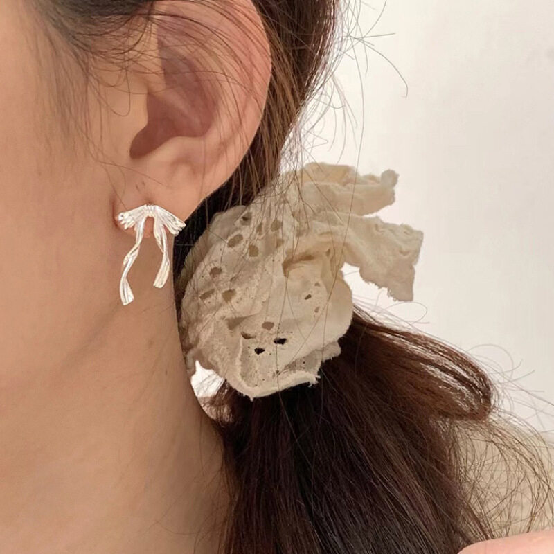 ピアス｜蝶結びピアス・韓国風・おしゃれ・個性的・上品・銀ピン・やさしい耳飾り|undefined