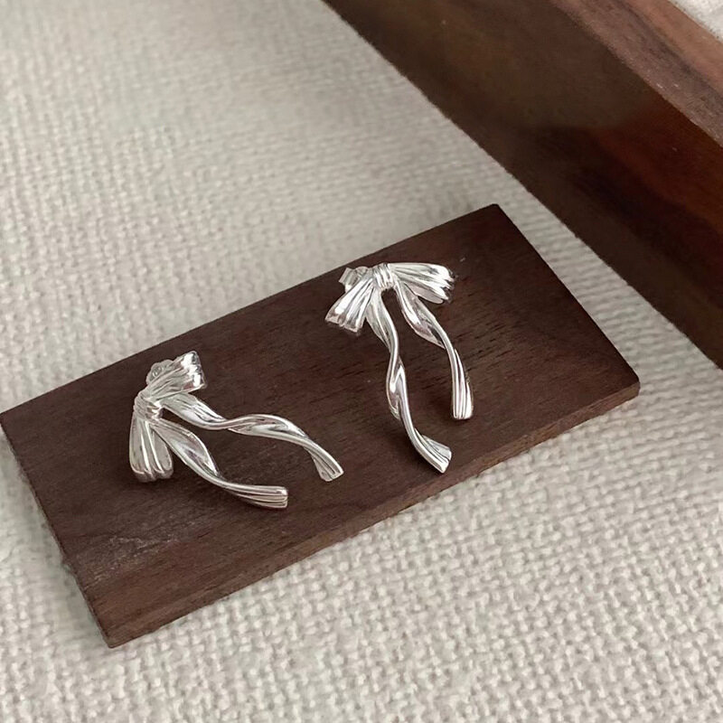 ピアス｜蝶結びピアス・韓国風・おしゃれ・個性的・上品・銀ピン・やさしい耳飾り|undefined