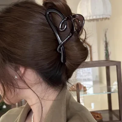 ヘアクリップ｜マットブラック・ハート型・ヘアクリップ・秋冬用・後頭部用・新作・シャーククリップ・ヘアアクセサリー