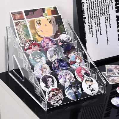 meets 【推し活してる】缶バッジ収納ラック｜アクリル収納ラック・卓上・透明・小物入れ・トレカ収納・色紙収納・缶バッジディスプレイ用