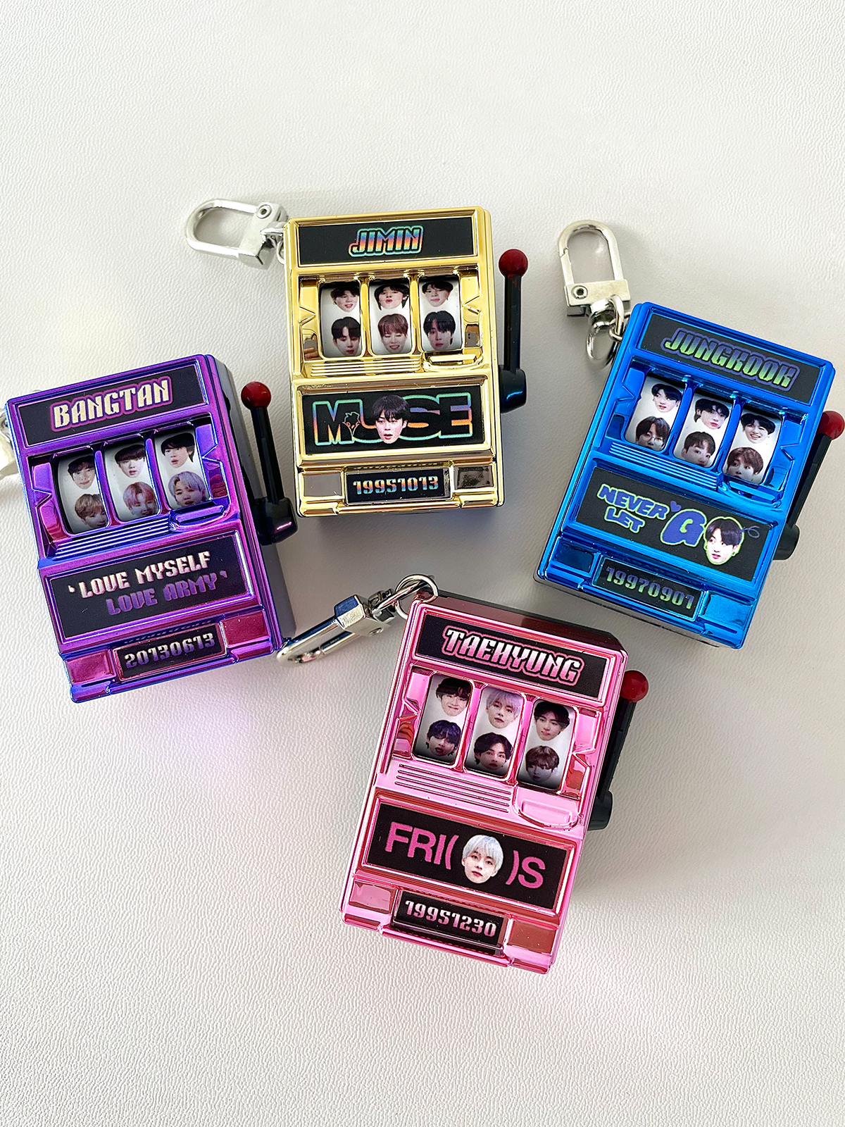 BTS グッズ　17点セット BTS最新品！！』ミニガチャスロットのキーホルダー｜BTS応援