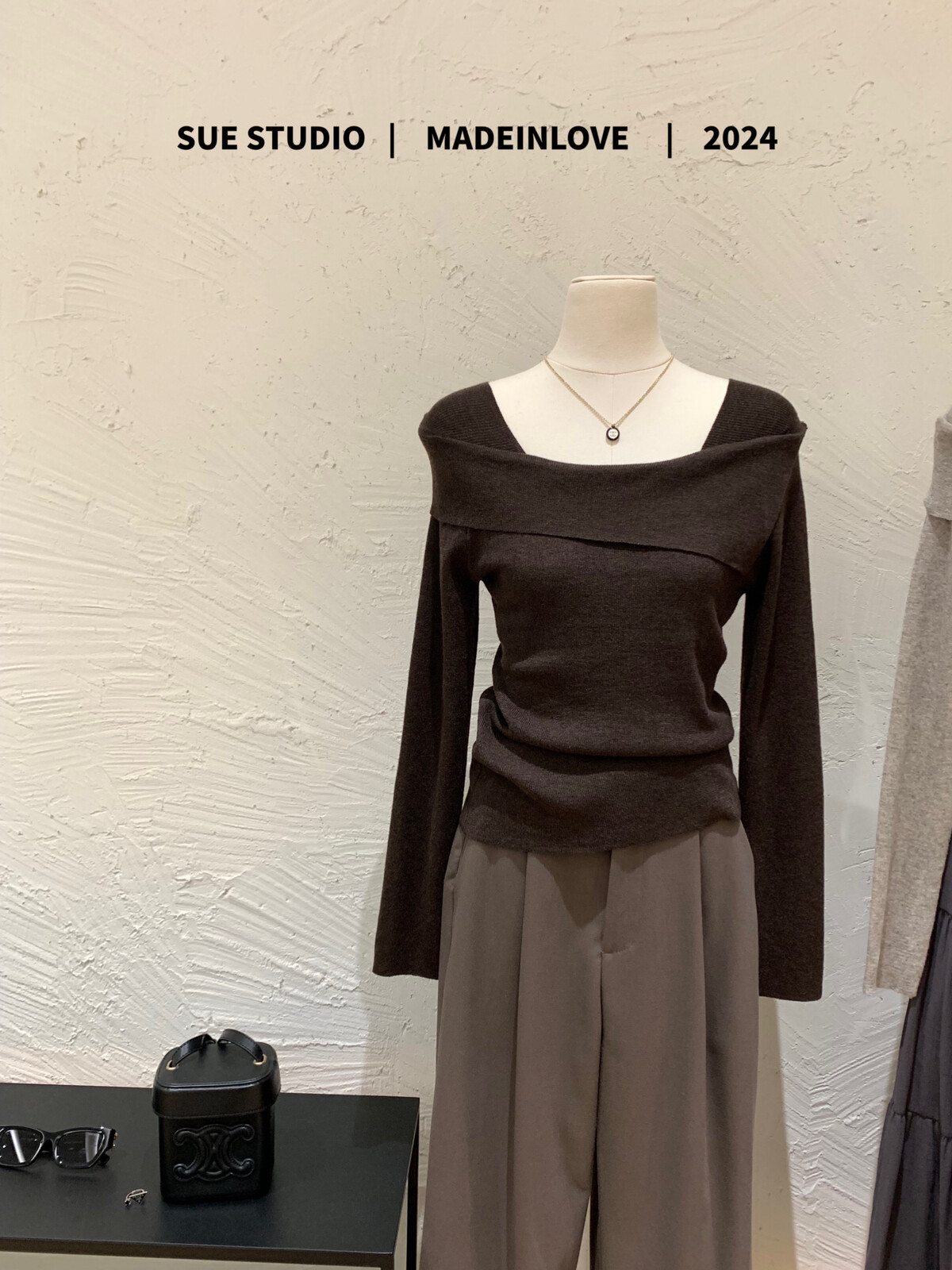 トップス｜デザイン・オフショルダー・リラックス・ニット・ウール・秋にびったり・アキラのチョイス・秋服|undefined