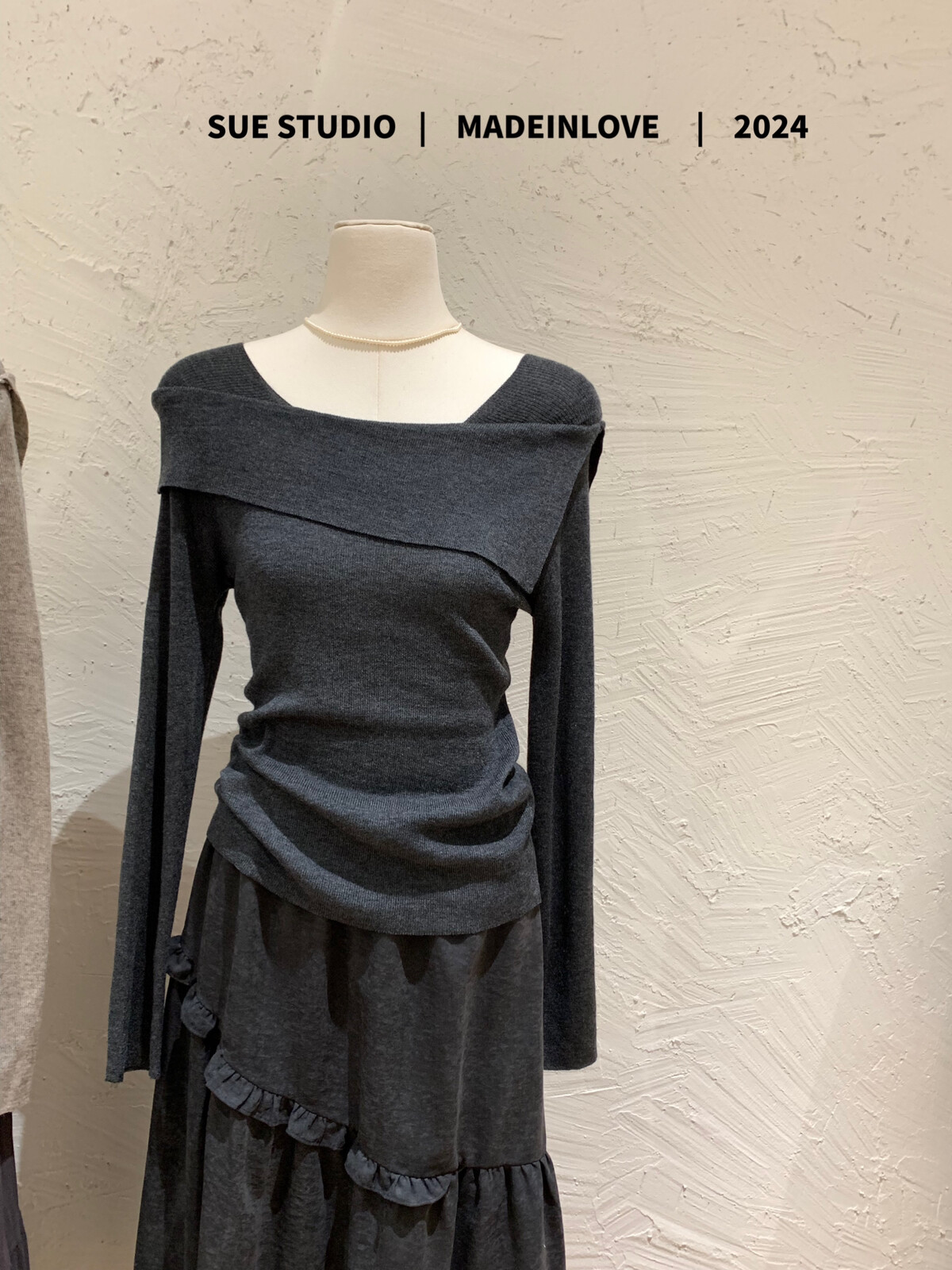 トップス｜デザイン・オフショルダー・リラックス・ニット・ウール・秋にびったり・アキラのチョイス・秋服|undefined