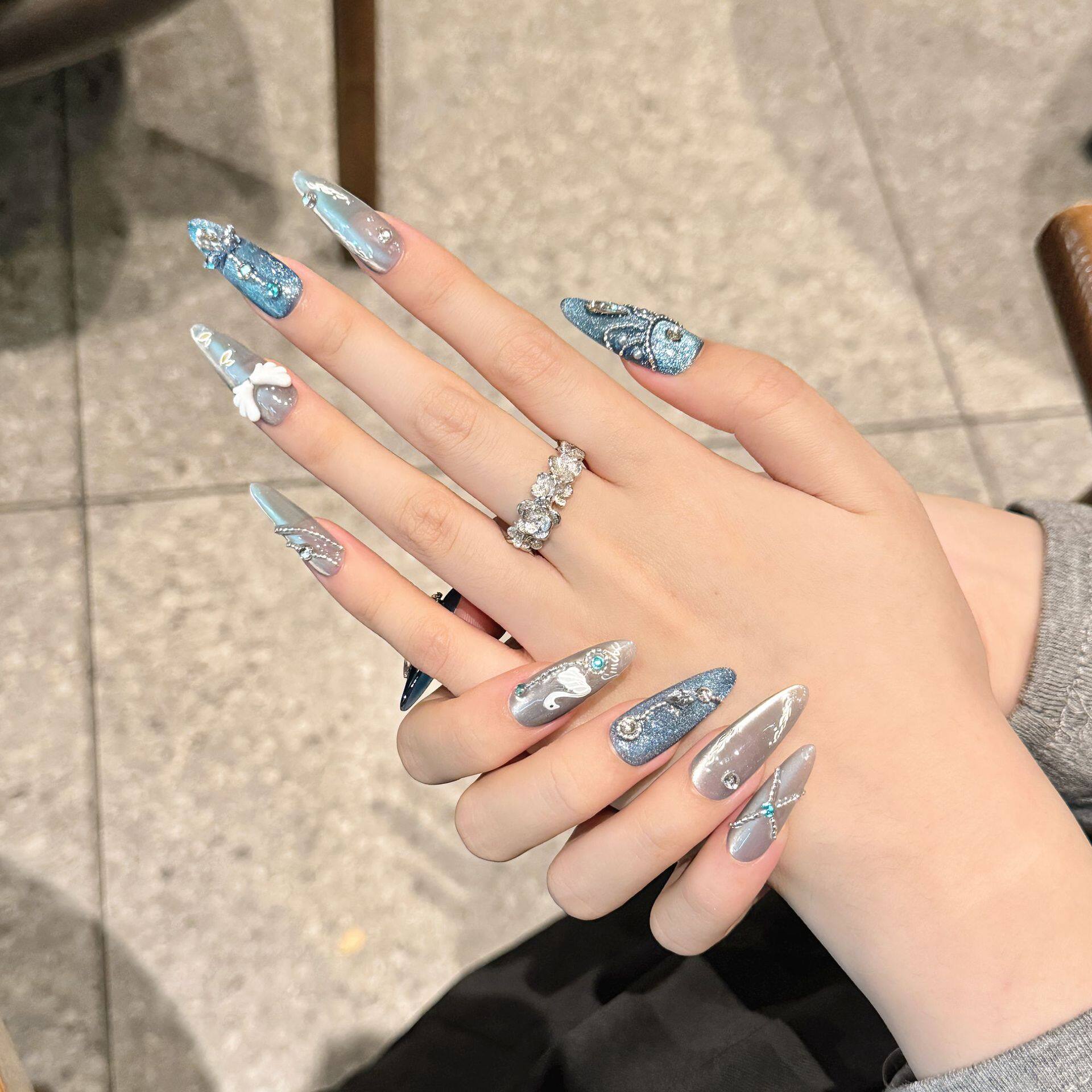 ネイルチップ｜天使の翼・羽毛・霧のような・青灰色・マグネット・幻想的・ネイルアート・装着ネイル|undefined