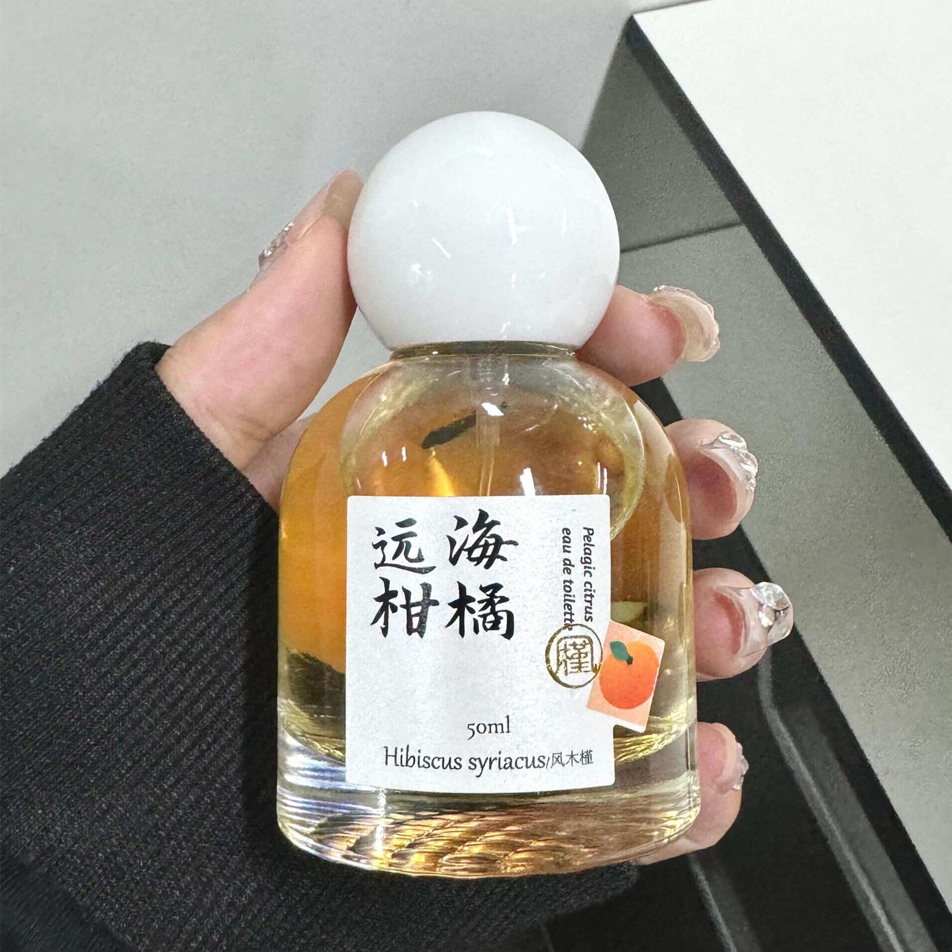 【ねねね】WHITE SUEDE 50ml 香水　残量8割程度 Amazon.co.jp: レディース香水持続淡い香りフレッシュニッチ香水