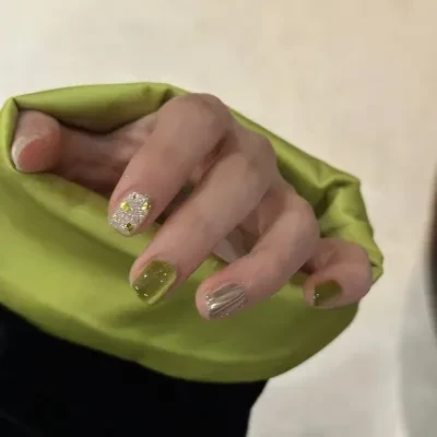 QIHENG-NAIL 【30枚】ネイルチップ｜クリアグリーン・細かいラメ・流砂・キャッツアイ・ファッショナブル・明るく見える・取り外し可能・