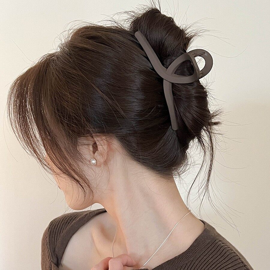 ヘアアクセサリー｜大きめ・ブラック・まとめ髪・シャーククリップ・ボリューム・スタイル|undefined