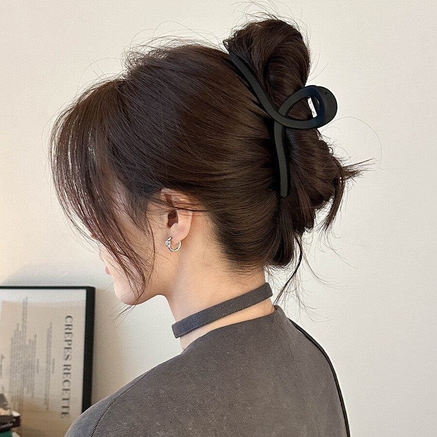 ヘアアクセサリー｜大きめ・ブラック・まとめ髪・シャーククリップ・ボリューム・スタイル|undefined