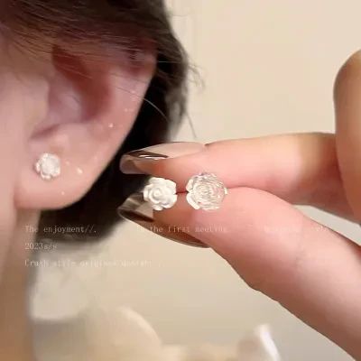 ピアス｜アクセサリー・人気・きれいめ・ホワイト・樹脂・ローズ
