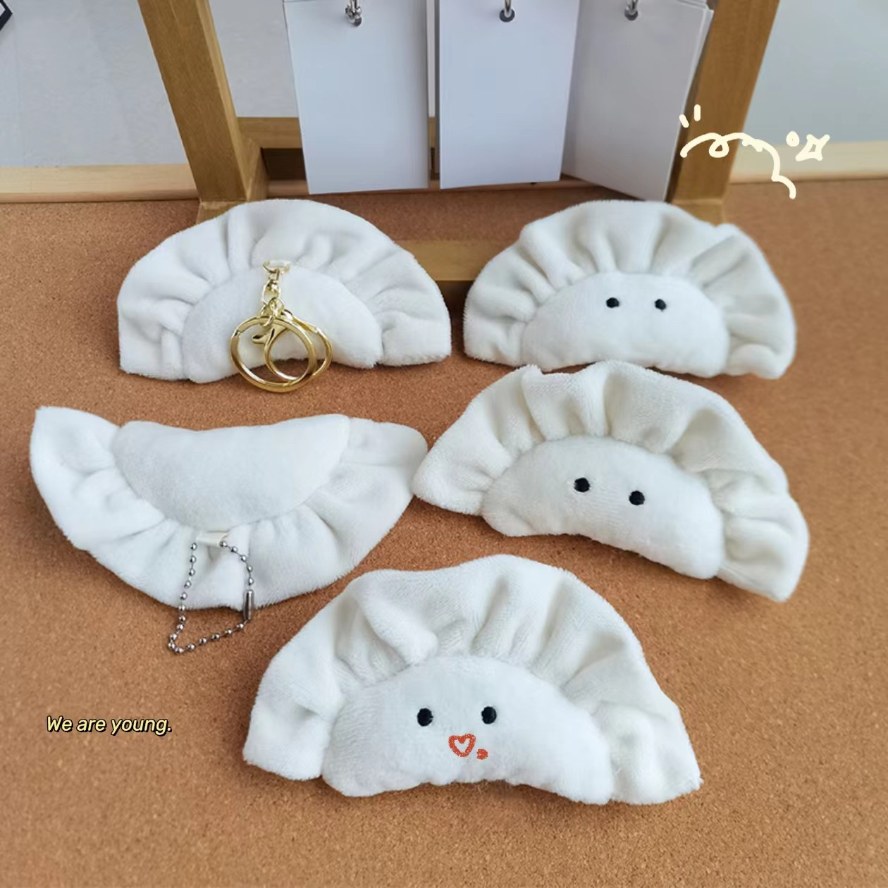 E*i様 餃子くんの編みぐるみキーホルダー◎ E*i様 餃子くんの編みぐるみキーホルダー◎ 🥟🥟🥟 🆕color