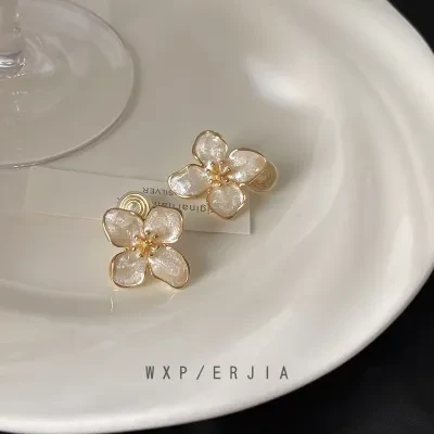 イヤリング｜フラワー・ナチュラル・ドロップ・デザイン・アクセサリー・花