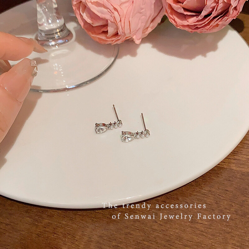 ピアス｜レディース・ファッション・カジュアル・小ぶり・キラキラ・上品・ドレープ|undefined
