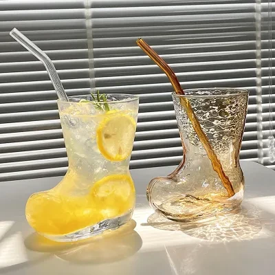 グラス・靴デザイン・ガラスコップ・ドリンクグラス・ジュース・ビール・コーヒー・冷たい飲み物・おしゃれ・SNSで人気・クリエイティブ・トレンド・個性的