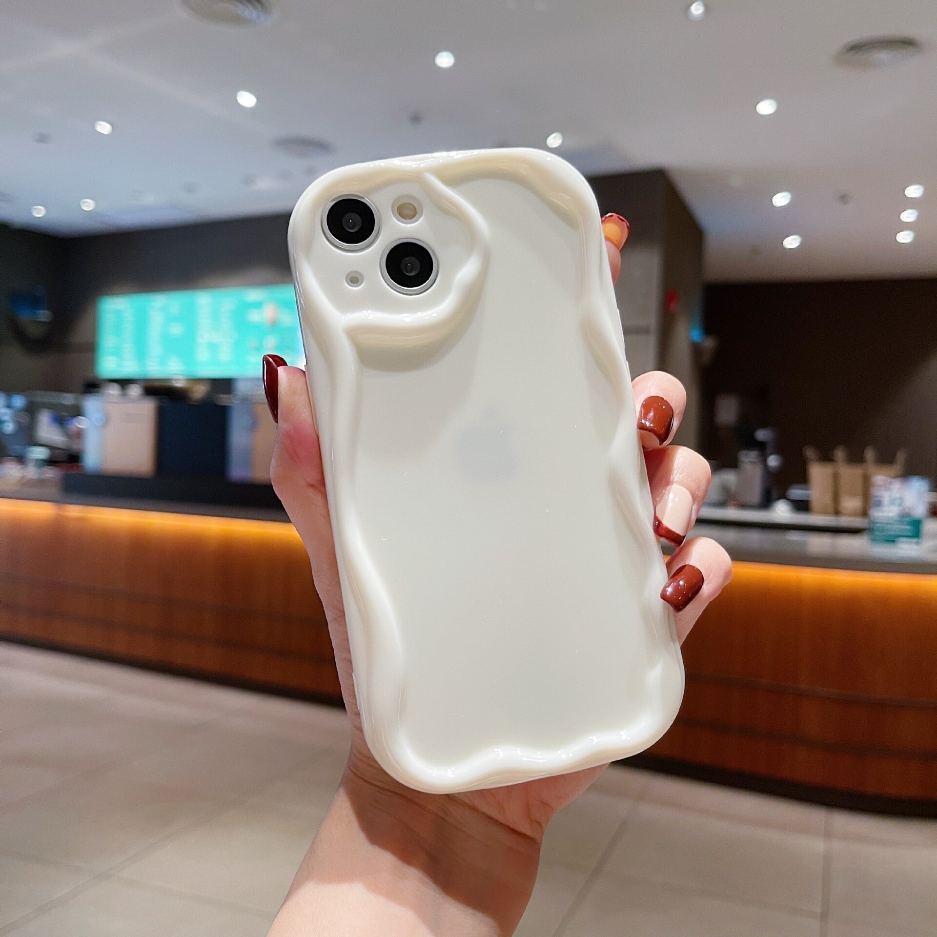 スマホケース｜Apple 16・クリーム色・TPU素材・落下防止・保護カバー・男女兼用|undefined