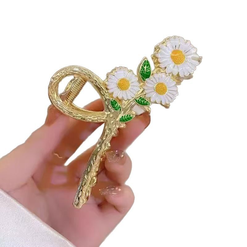 ヘアクリップ・花柄・植物モチーフ・大きめ・春夏トレンド・まとめ髪・おしゃれ・上品|undefined