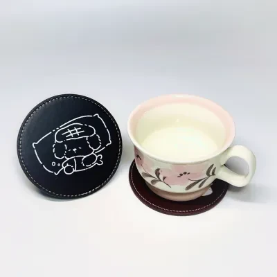 レザーコースター｜片面印刷・8ｘ8cm印刷・丸型・厚さ約4mm・キッチン・水濡れに強い・温かい飲み物と相性ピッタリ